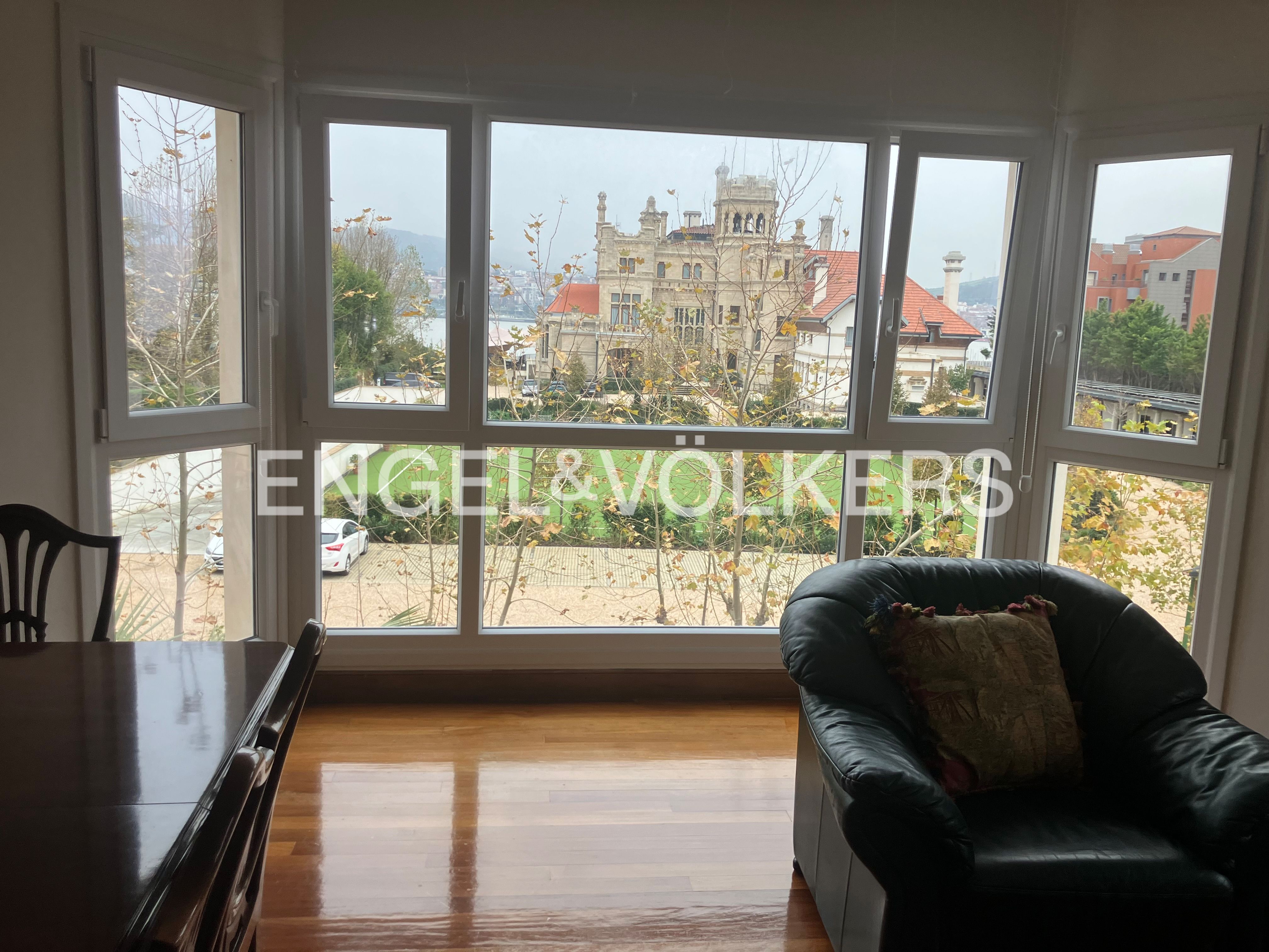 Sala d'estar de Apartament de lloguer en Getxo  amb Calefacció