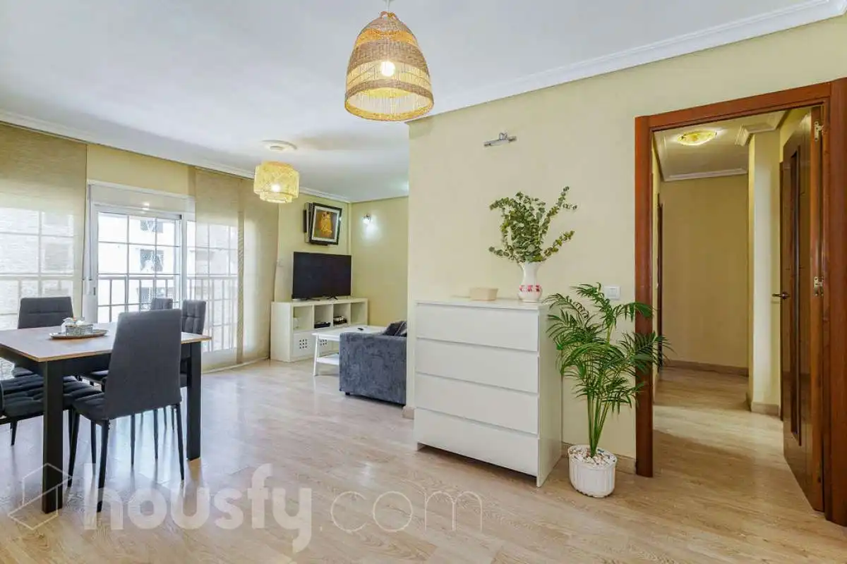 Flat with lift for sale in Calle Linde .