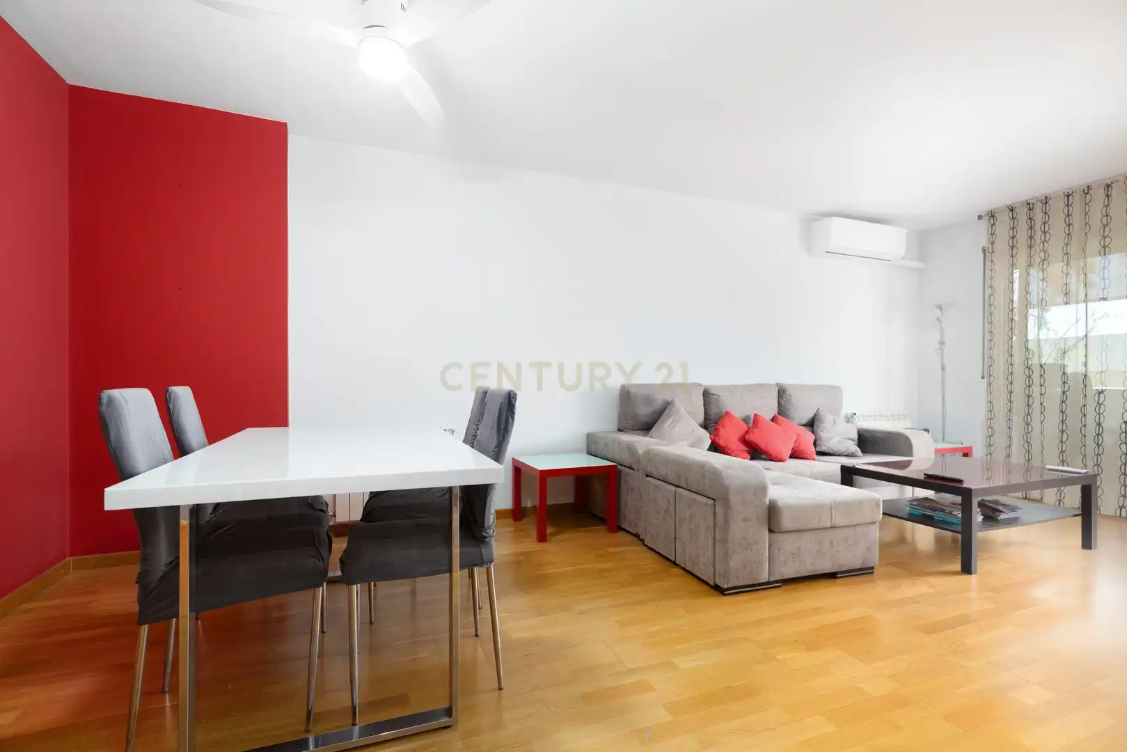 Vista exterior de Piso en venta en Parets del Vallès con Balcón
