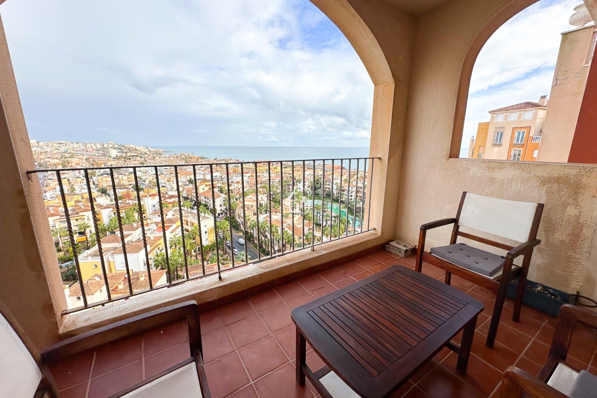 Terrassa de Àtic de lloguer en Torrevieja amb Aire condicionat, Jardí privat i Terrassa