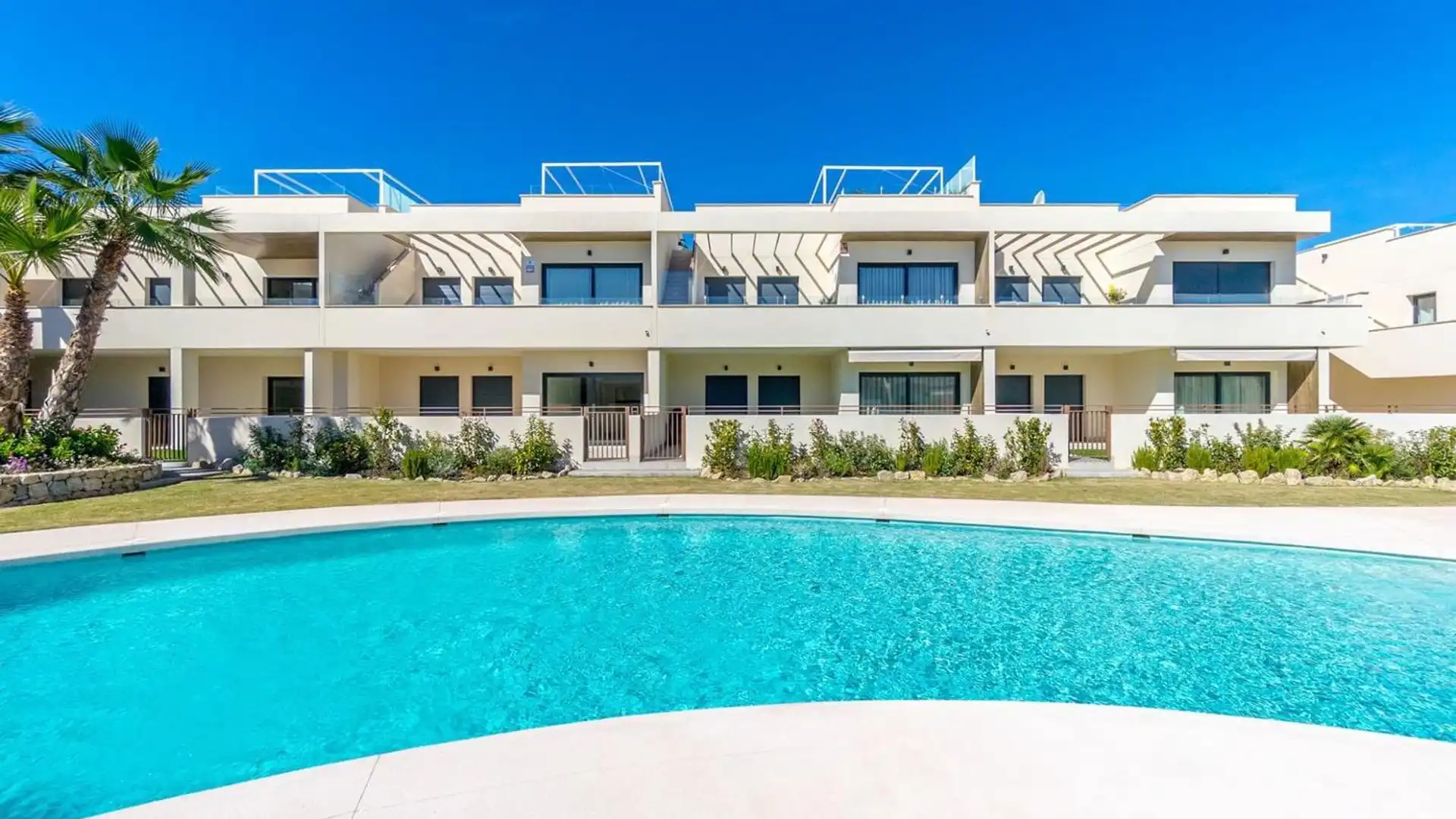 Vista exterior de Planta baja en venta en Torrevieja con Aire acondicionado, Terraza y Amueblado