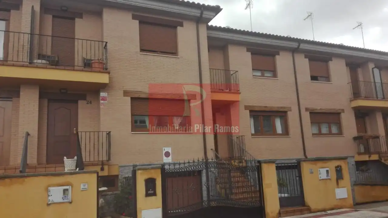 Adossat amb jardí en venda a Valverde de la Virgen, imagen 4