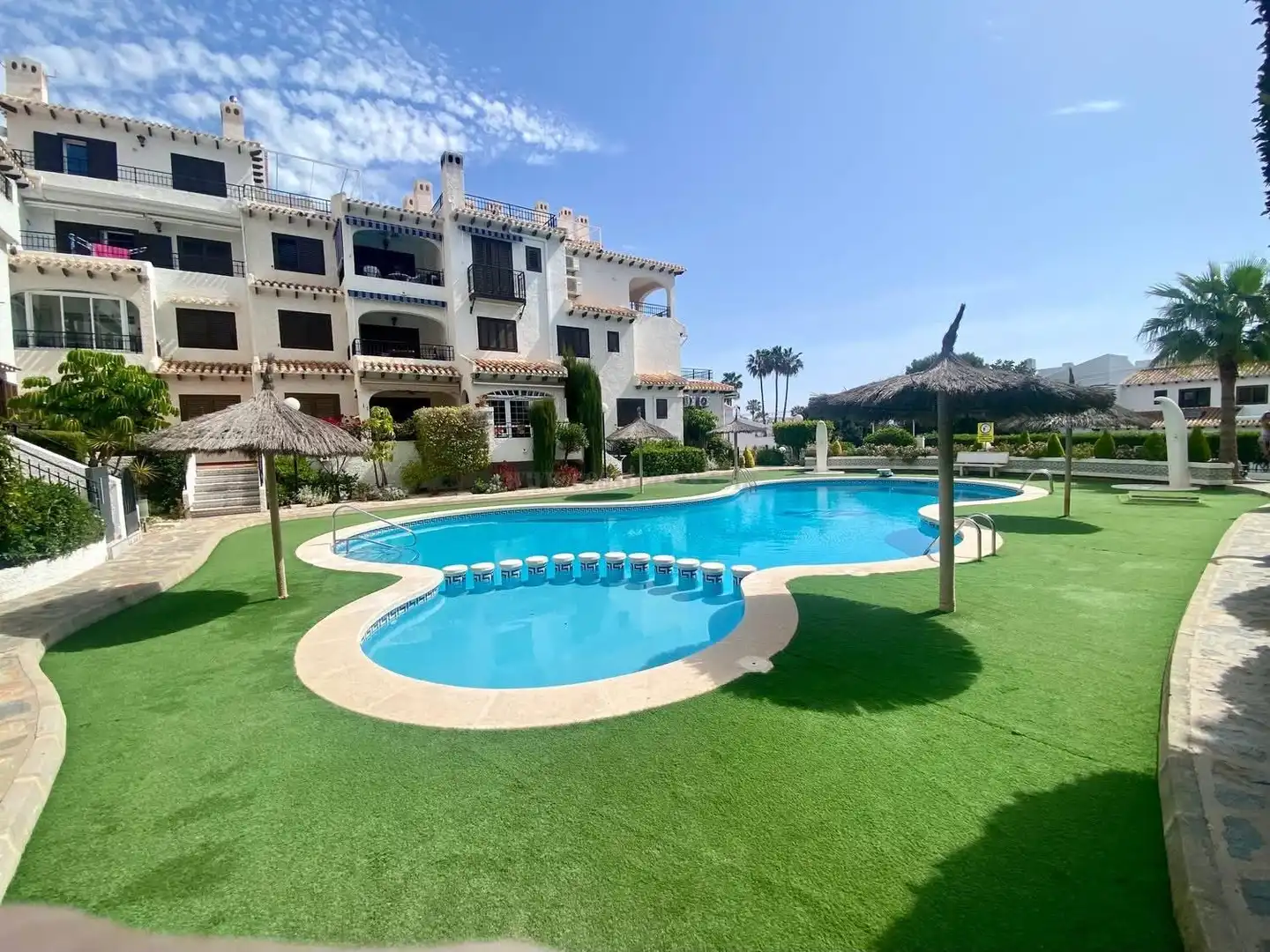 Piscina de Apartament en venda en Orihuela amb Aire condicionat, Calefacció i Piscina comunitària