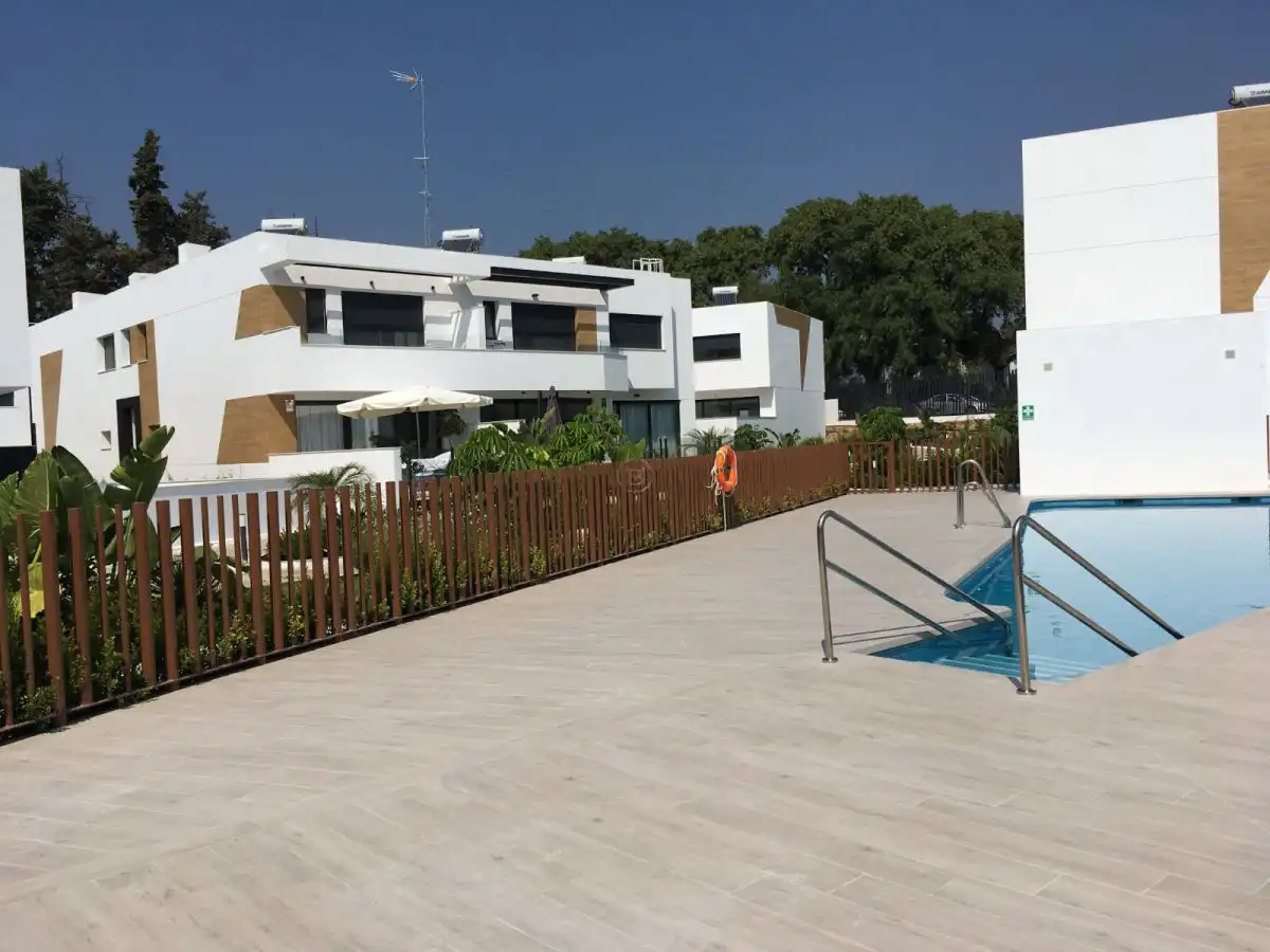 Terrasse von Einfamilien-Reihenhaus zur Miete in Marbella mit Klimaanlage, Möbliert und Gemeinschaftspool