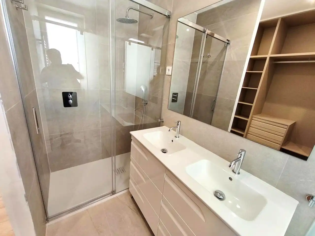 Bathroom of Flat for rent in Barrio de Salamanca
