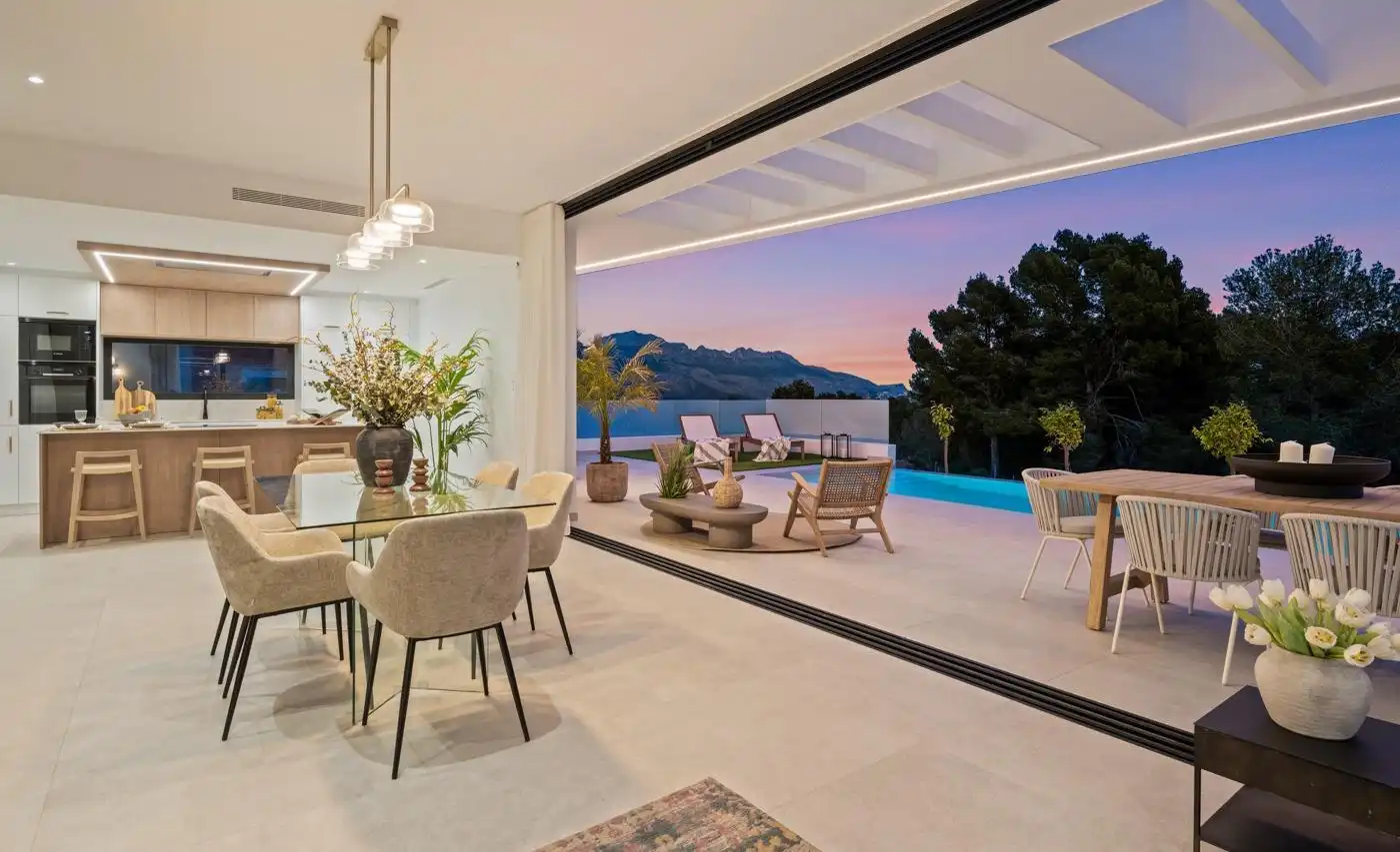 Chalet con piscina en venta en Casco urbano, imagen 8