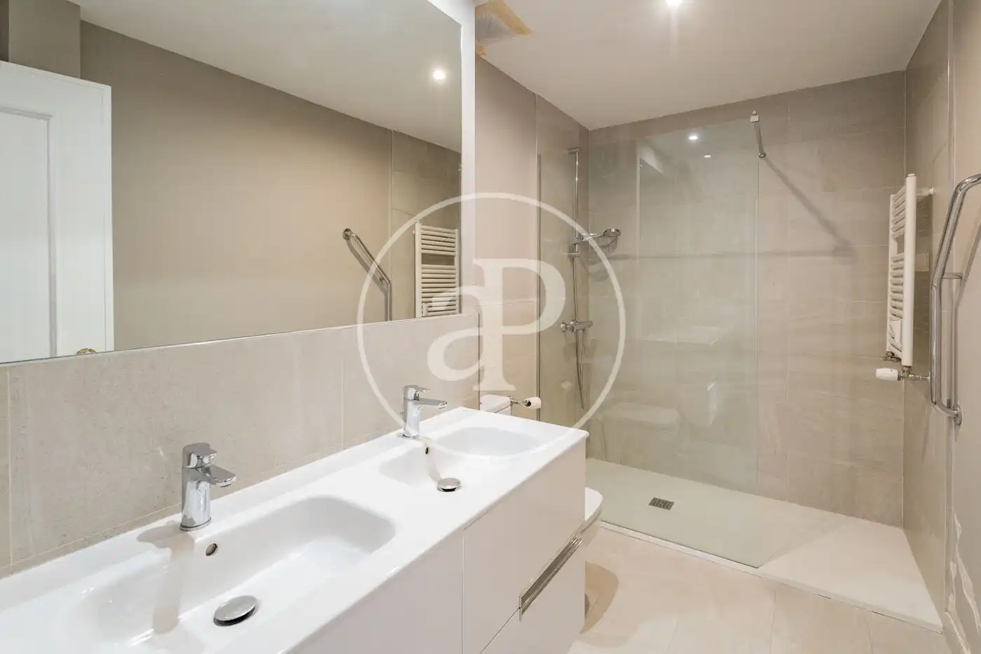 Baño de Piso en venta en Madrid con Aire acondicionado, Calefacción y Terraza