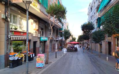 Vista exterior de Local en venda en Badalona