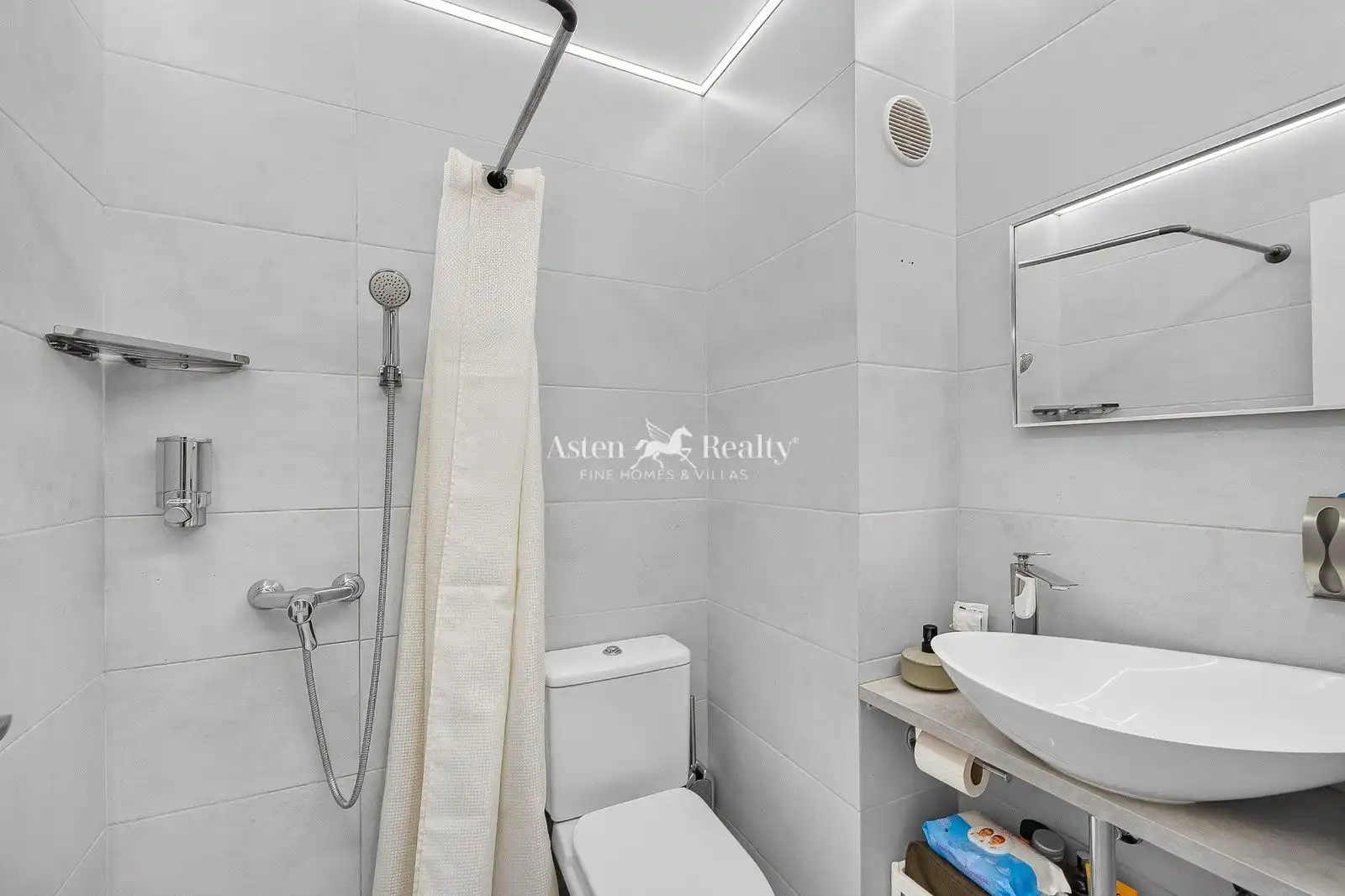 Baño de Casa adosada en venta en Adeje con Terraza, Trastero y Piscina