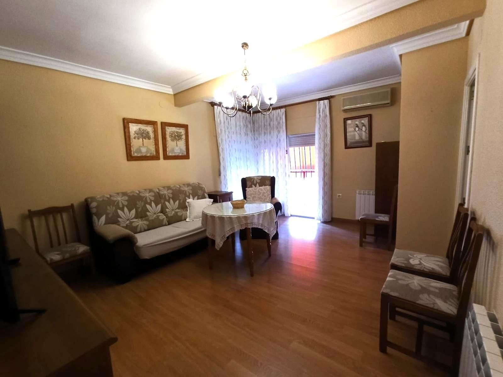 Living room of Flat to rent in Plasencia  with Air Conditioner, Heating and Terrace