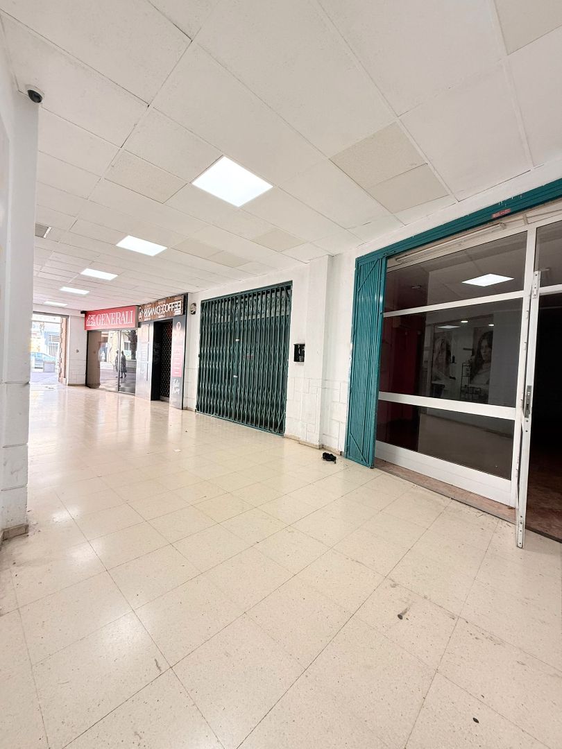 Local de lloguer a Calle Mayor, 156X