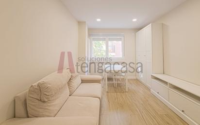 Study to rent in Calle de Rafaela Bonilla, Guindalera