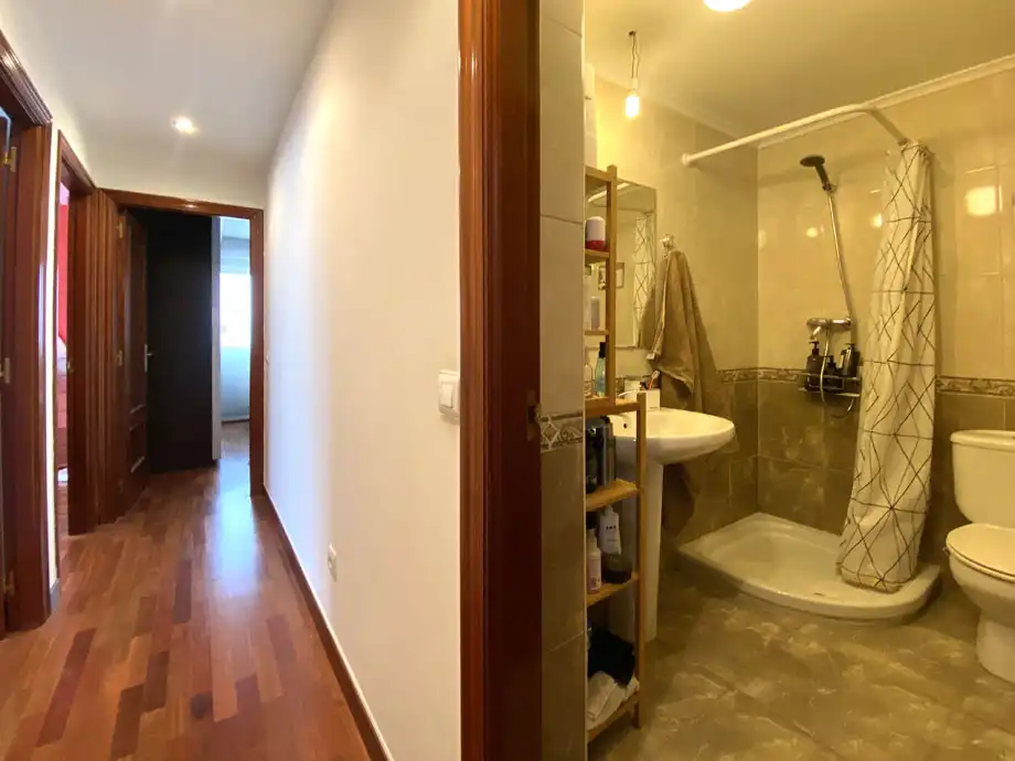 Bany de Pis en venda en Vitoria - Gasteiz amb Calefacció, Parquet i Terrassa