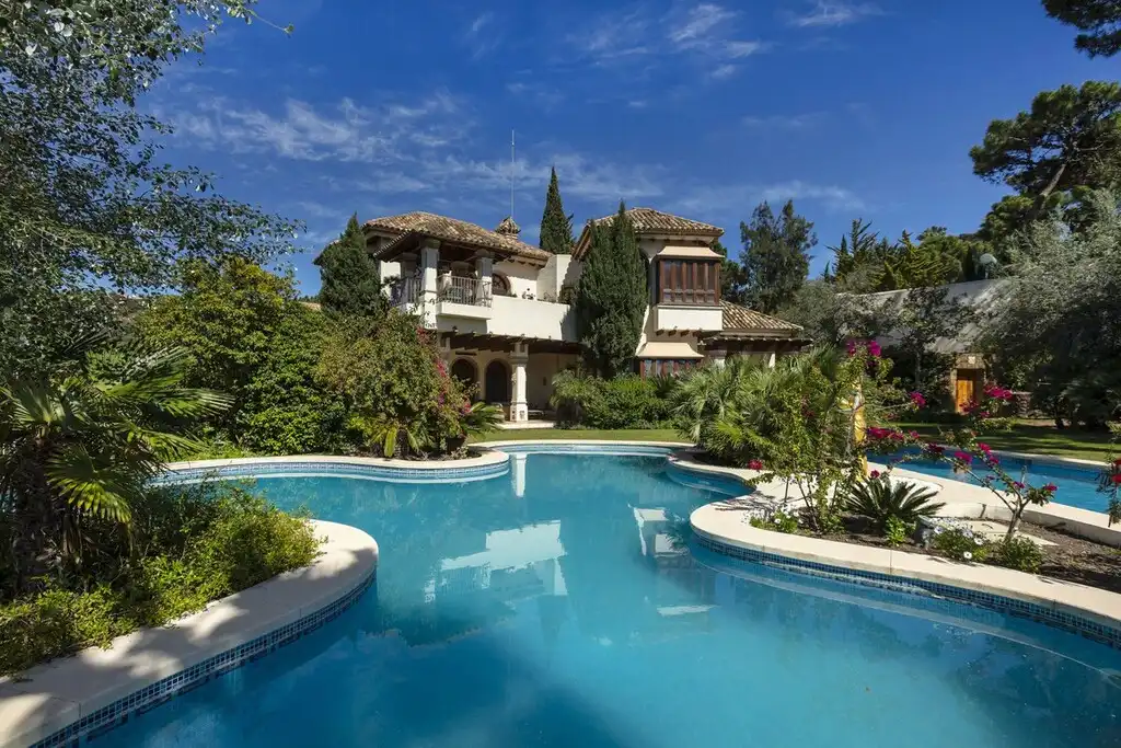 Detached house with pool for sale in San Pedro de Alcántara