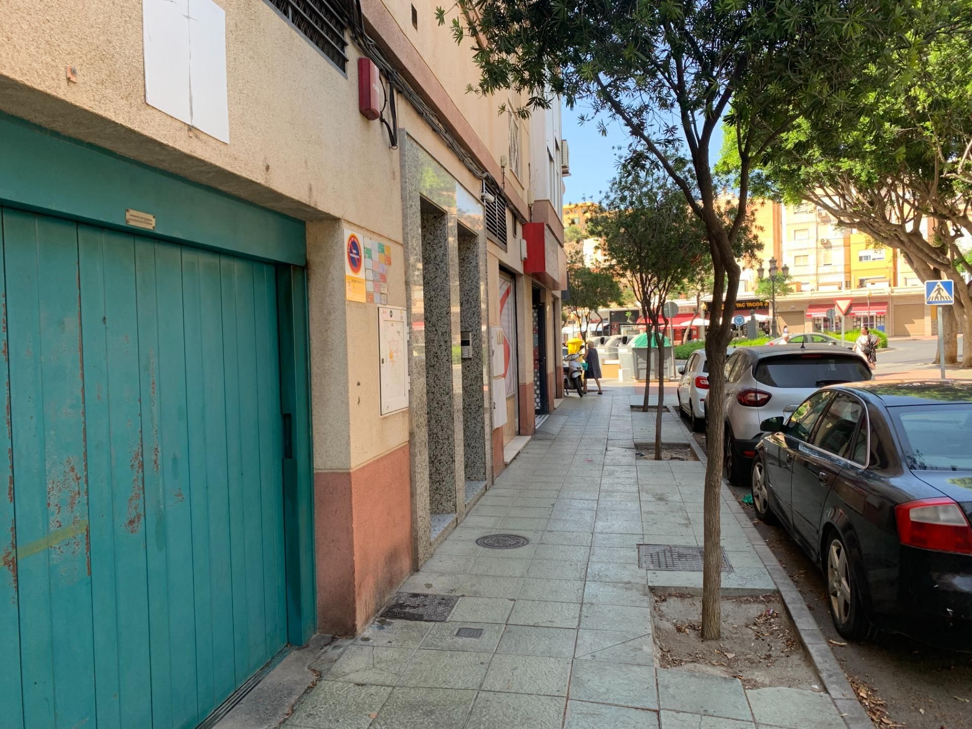 Vista exterior de Garatge en venda en  Almería Capital