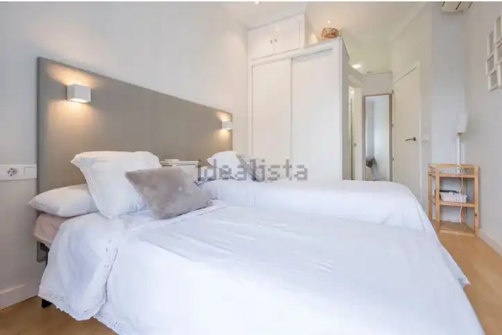 Bedroom of Flat for rent in Madrid  with Air Conditioner, Heating and Parquet flooring