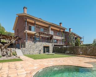 Exterior view of Single-family semi-detached for sale in Argentona  with Air Conditioner, Heating and Private garden