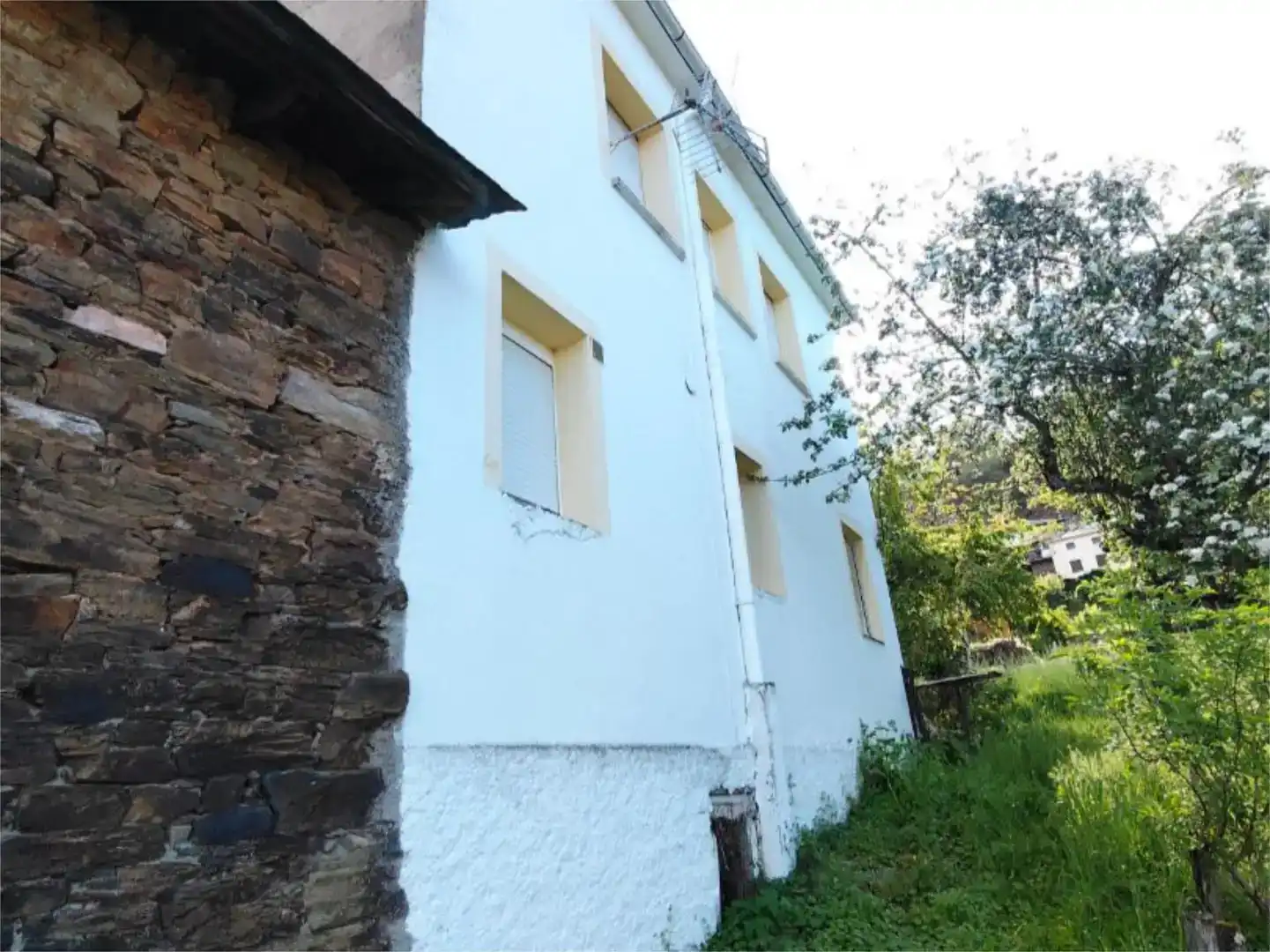 Vista exterior de Casa adosada en venta en Barjas con Jardín privado, Trastero y Amueblado