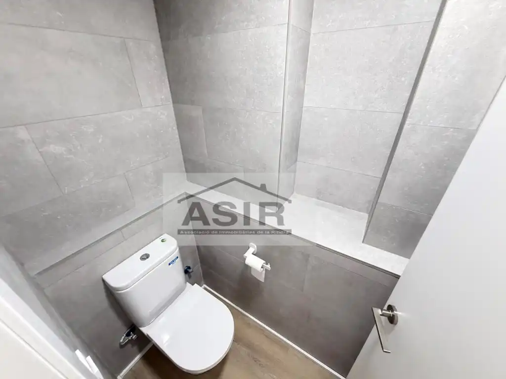 Badezimmer von Büro zur Miete in Alzira