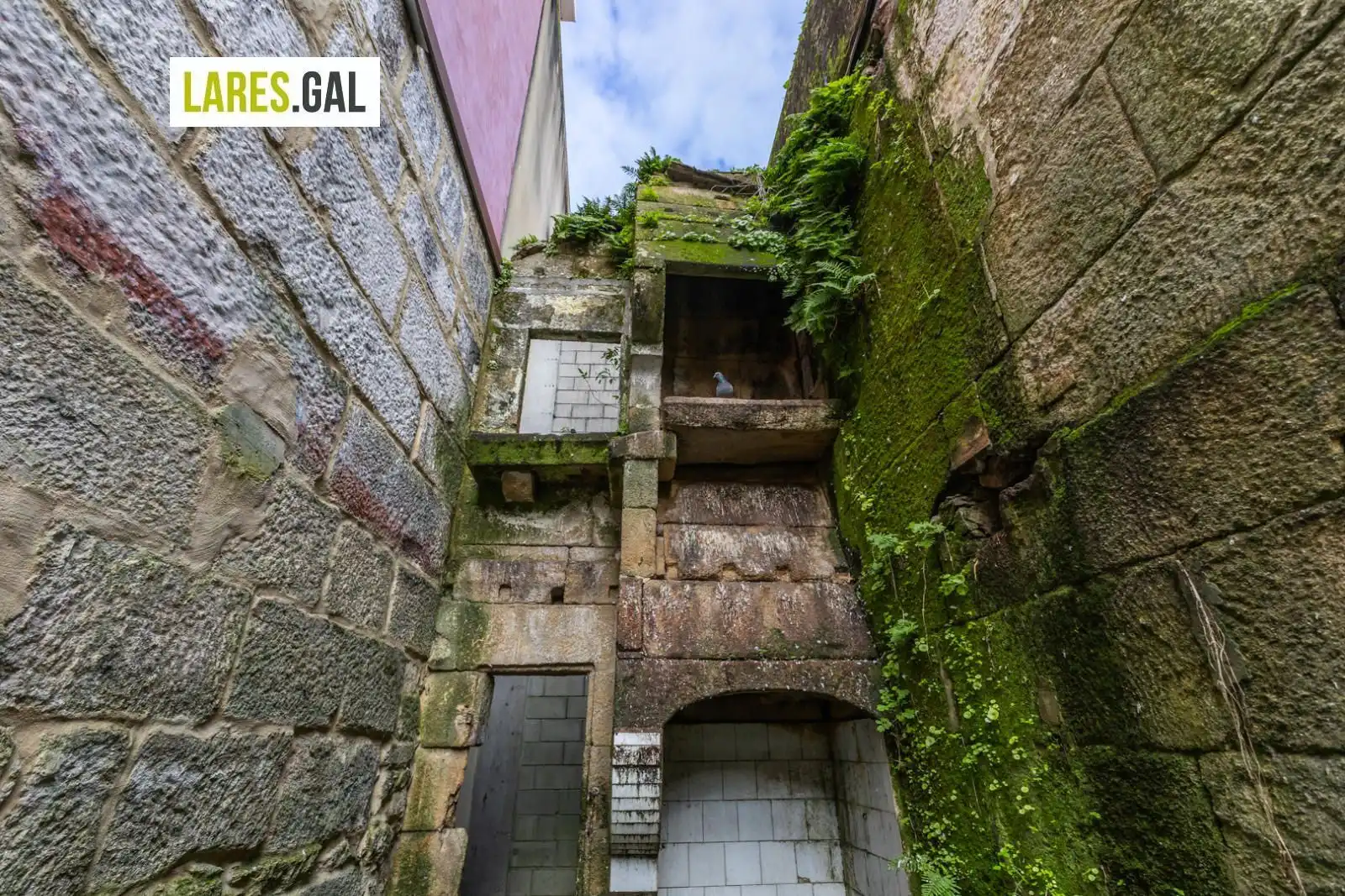Vista exterior de Casa o xalet en venda en Cangas  amb Terrassa
