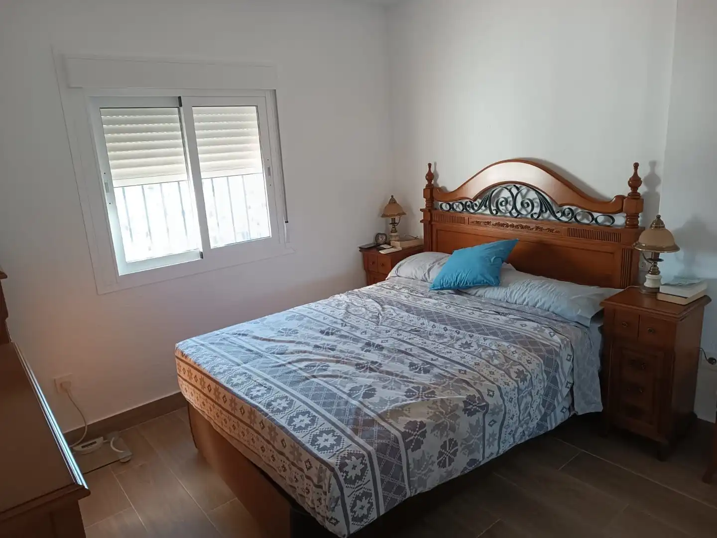 Dormitori de Apartament de lloguer en Benalmádena amb Aire condicionat, Terrassa i Moblat