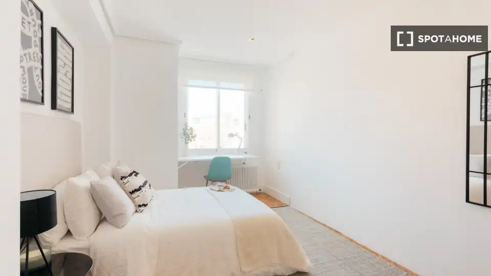 Bedroom of Flat for rent in Valencia  with Air Conditioner, Heating and Furnished