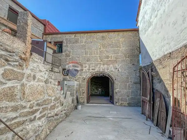 Casa o xalet en venda en Cenlle amb Jardí privat