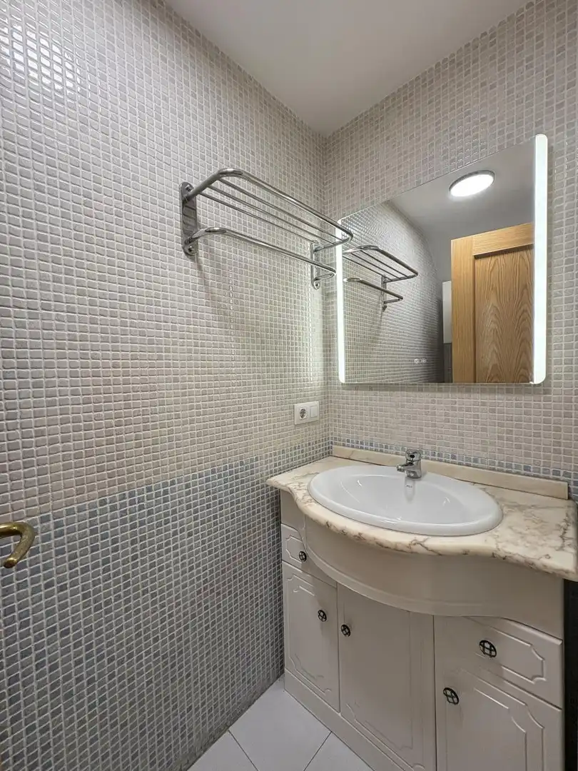 Baño de Dúplex de alquiler en Casarrubios del Monte con Aire acondicionado y Trastero