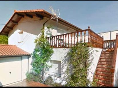Exterior view of House or chalet for sale in Bárcena de Cicero  with Terrace and Balcony