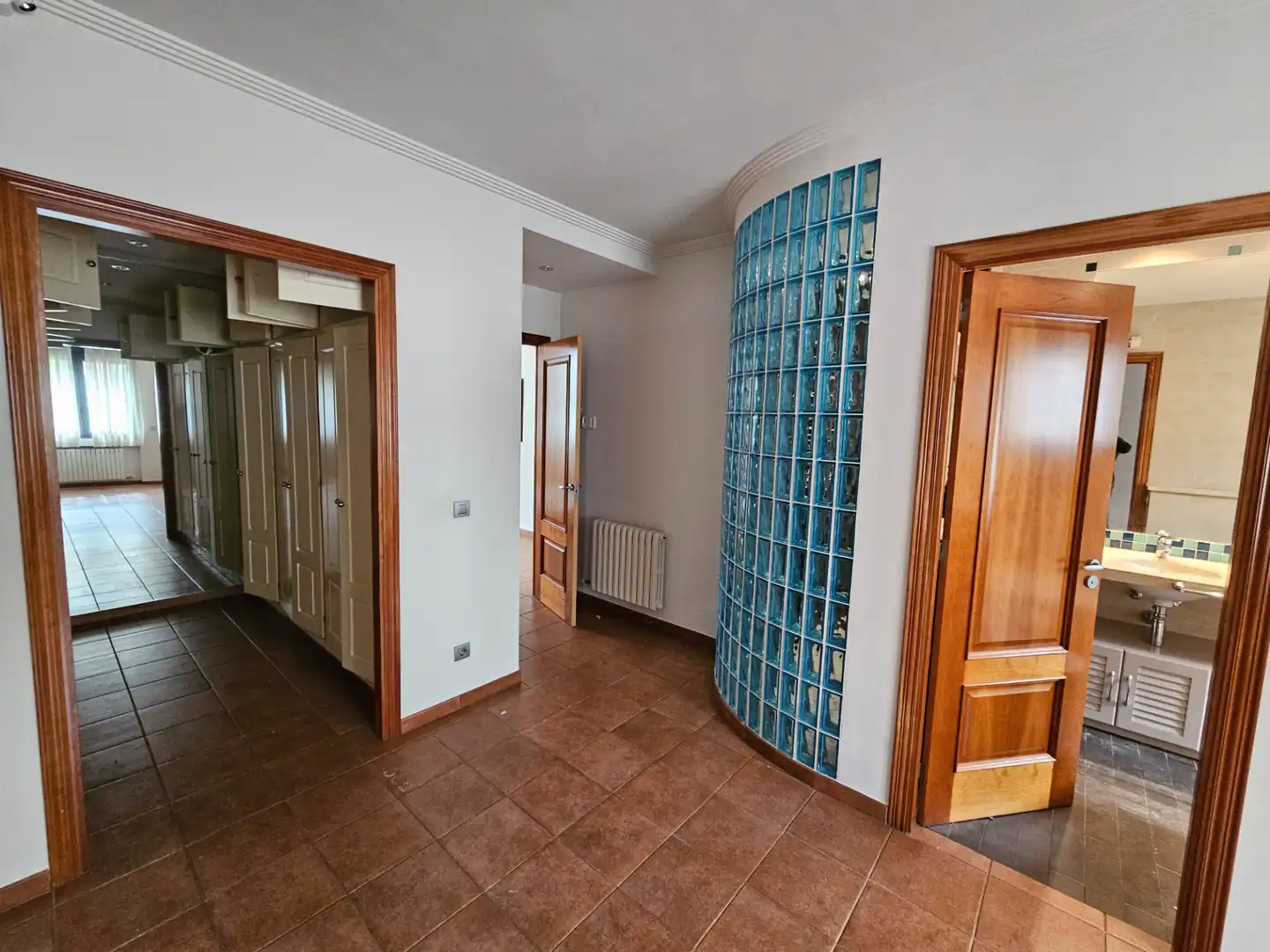 Casa adosada de alquiler en Figueres con Calefacción, Jardín privado y Terraza