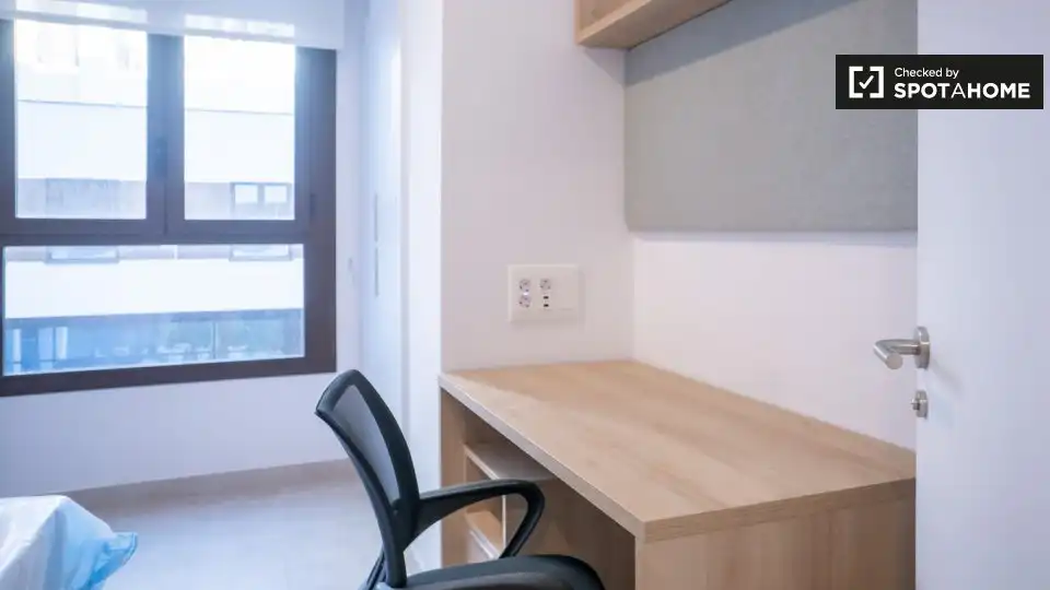 Bedroom of Flat for rent in Valencia  with Air Conditioner, Heating and Furnished