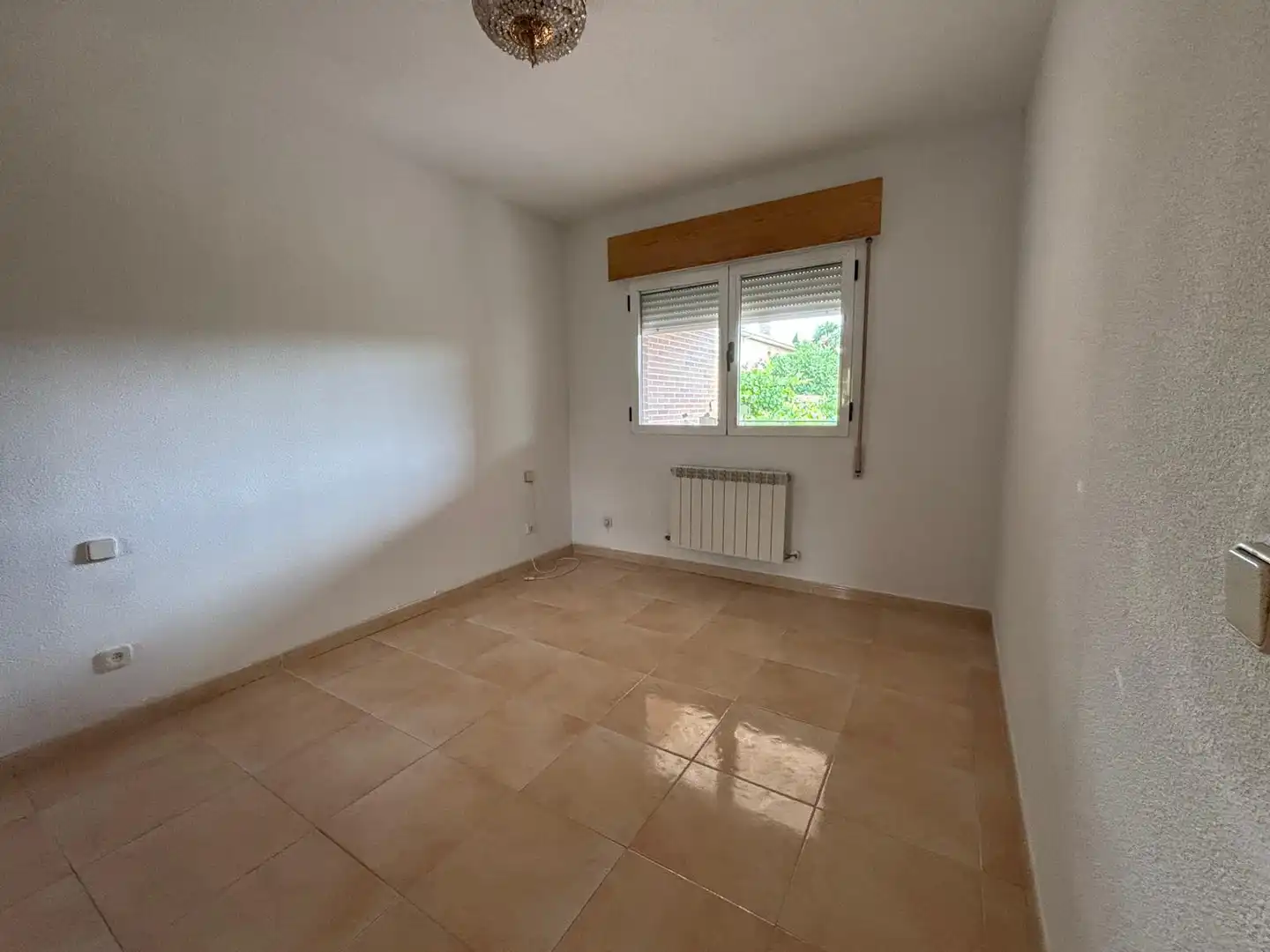 Dormitori de Casa adosada en venda en Azuqueca de Henares amb Calefacció, Jardí privat i Terrassa