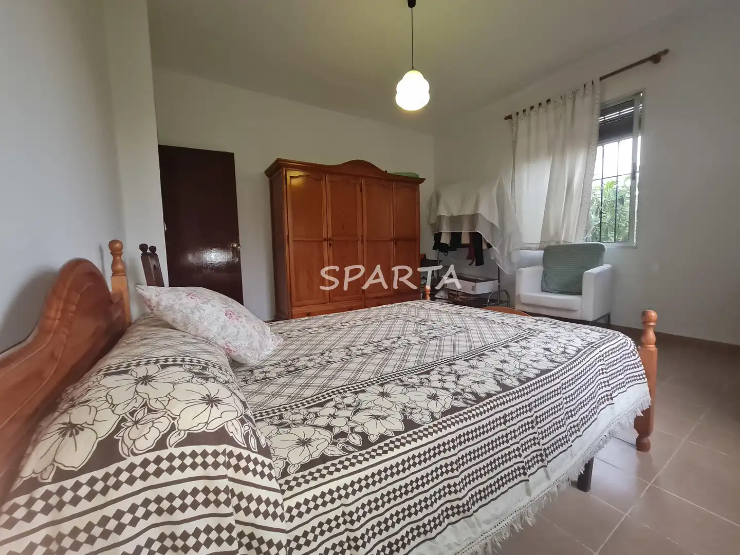 Schlafzimmer von Country house zum Verkauf in Sanlúcar la Mayor mit Privatgarten, Schwimmbad und Ofen