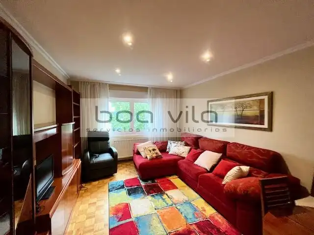 Wohnzimmer von Wohnung zum Verkauf in Pontevedra Capital  mit Heizung, Parkett und Abstellraum