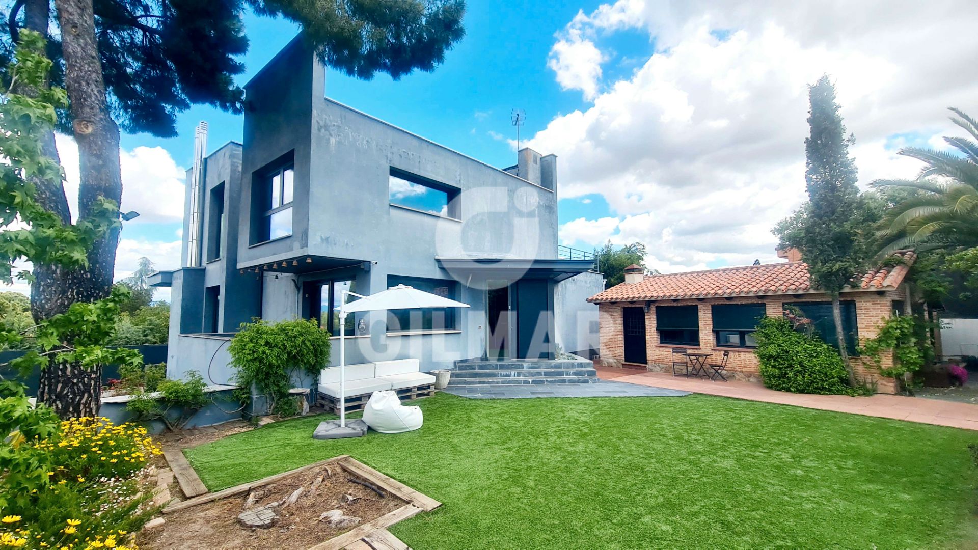 Vista exterior de Casa o xalet en venda en Boadilla del Monte amb Aire condicionat, Calefacció i Jardí privat