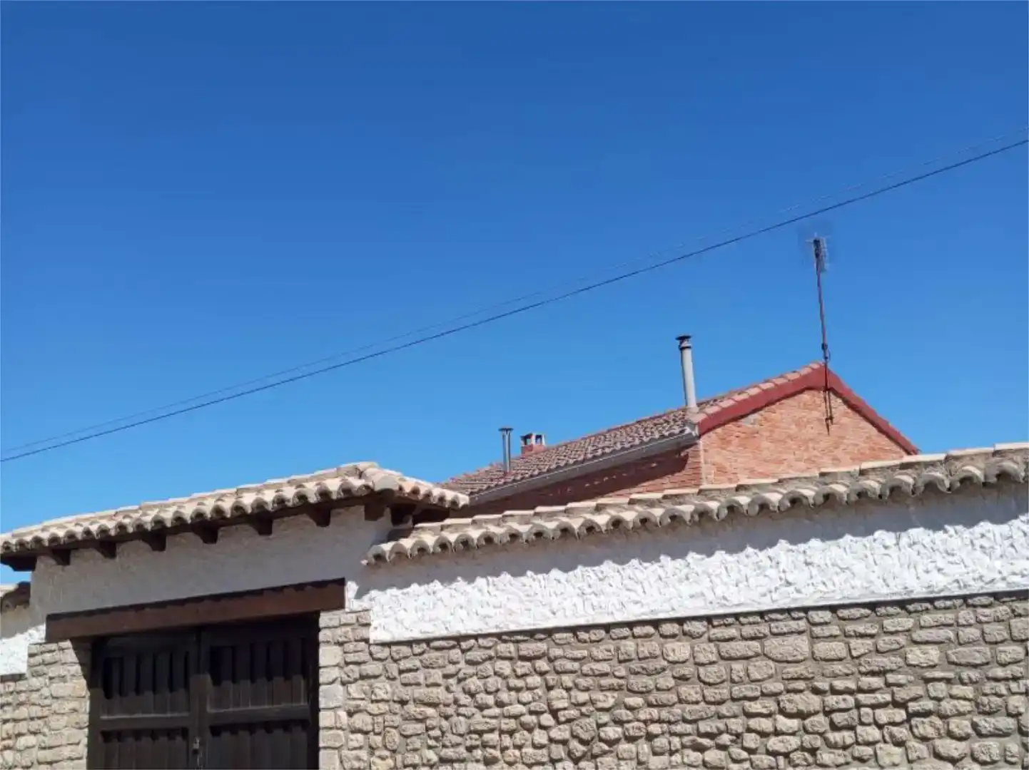 Vista exterior de Casa adosada en venda en Cubillas de Santa Marta amb Jardí privat, Traster i Moblat