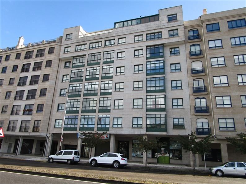 Vista exterior de Pis en venda en Pontevedra Capital  amb Balcó