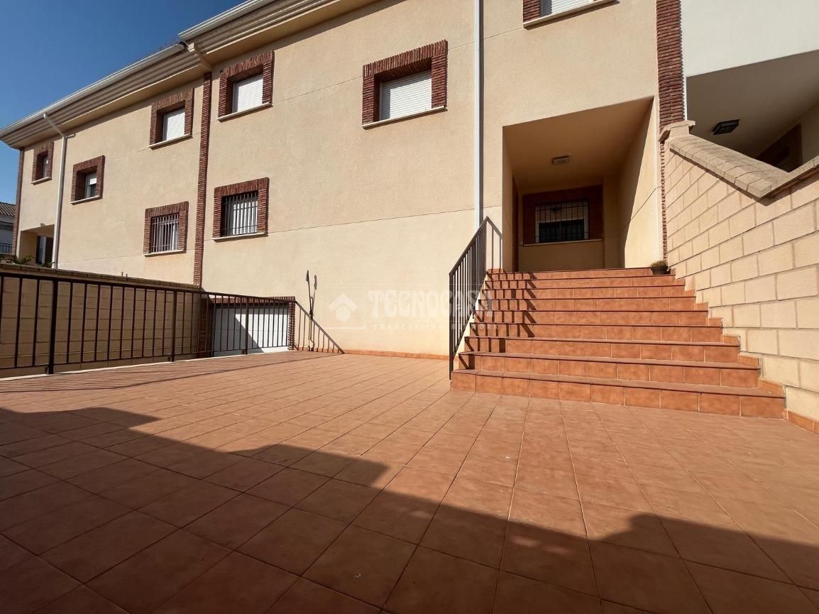 Exterior view of Single-family semi-detached for sale in Linares