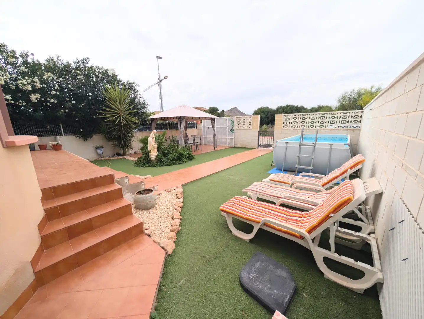 Chalet con jardín en venta en Calle Hortensia, imagen 4