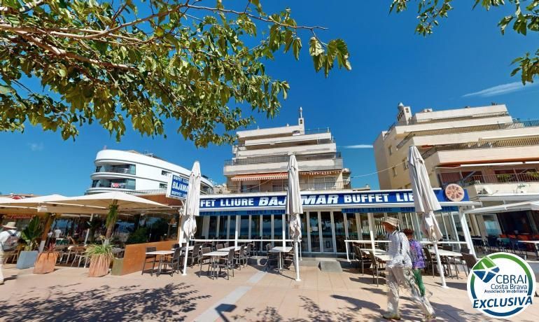 Piso en venta en Empuriabrava con Amueblado y Microondas