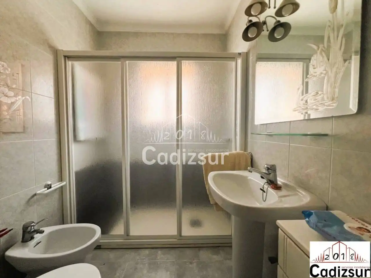 Badezimmer von Wohnung zum Verkauf in Cádiz mit Klimaanlage und Terrasse