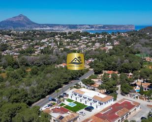 Vista exterior de Casa adosada en venda en Jávea / Xàbia amb Aire condicionat, Calefacció i Jardí privat