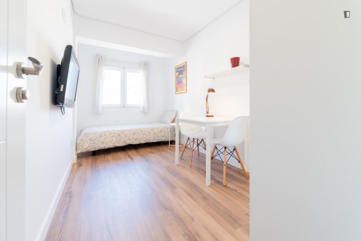 Bedroom of Apartment to share in  Valencia Capital  with Furnished, Microwave and Internet