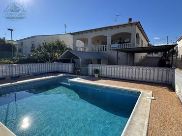 Casa con piscina in vendita a Calle Segre-Ur Can Gordei