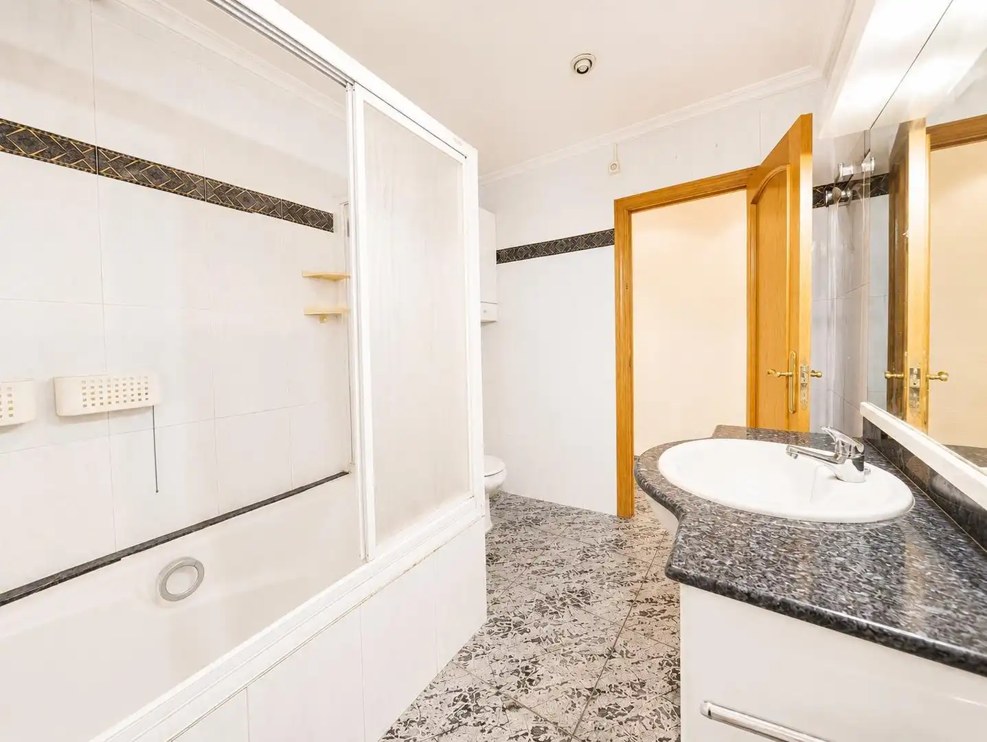 Baño de Apartamento en venta en Elche / Elx con Aire acondicionado y Amueblado