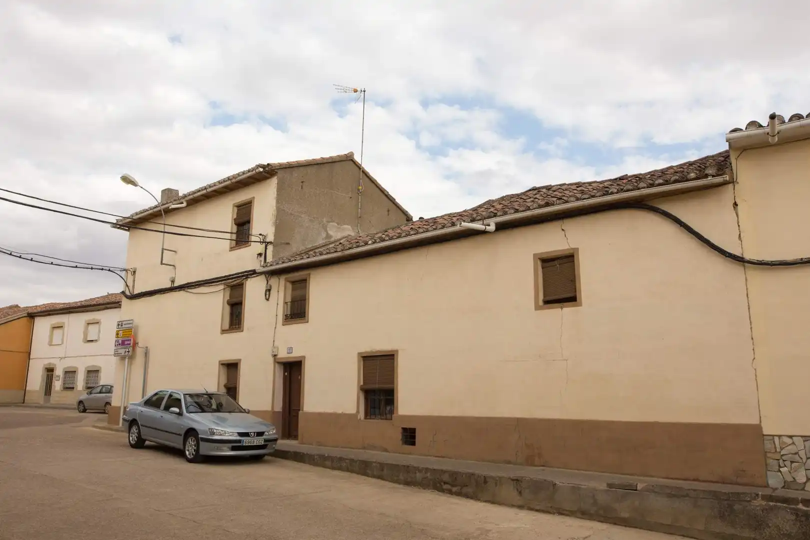 Exterior view of Houses for sale in Gordoncillo  with Heating, Private garden and Storage room