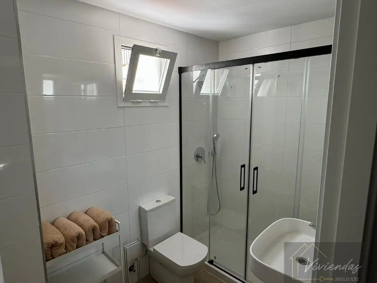Baño de Piso de alquiler en Chipiona con Aire acondicionado, Terraza y Amueblado