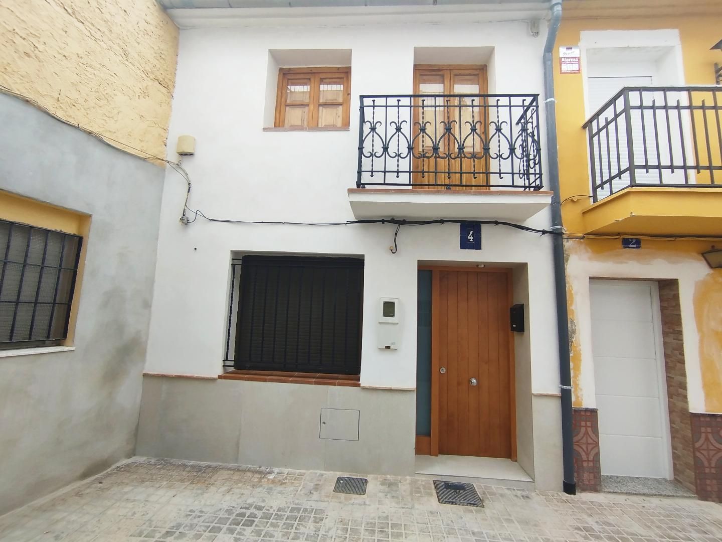 Außenansicht von Einfamilien-Reihenhaus miete in Massamagrell mit Terrasse