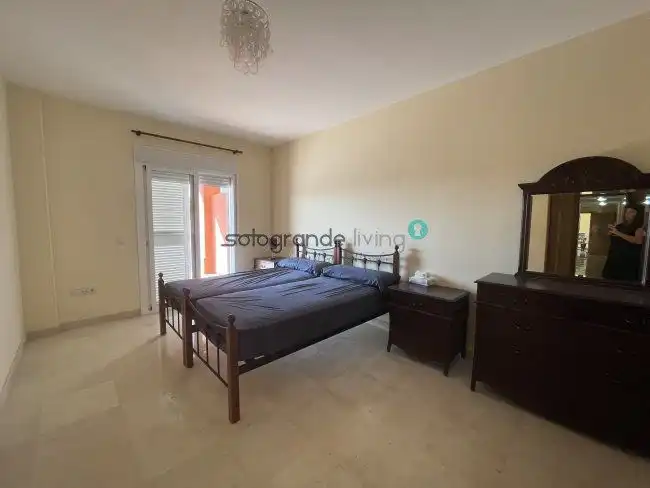 Habitación de Apartamento en venta en Sotogrande con Aire acondicionado, Calefacción y Terraza