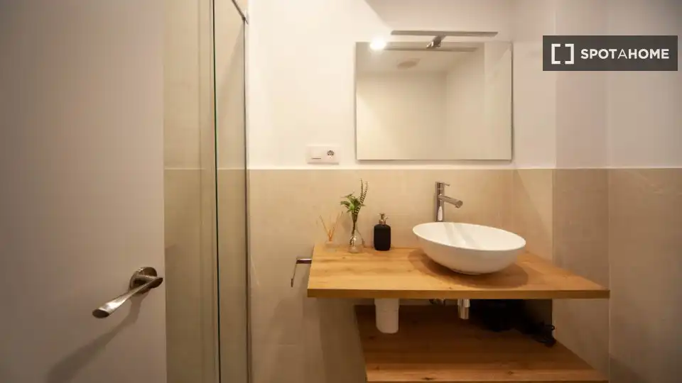 Bany de Estudi per a compartir en Gràcia
